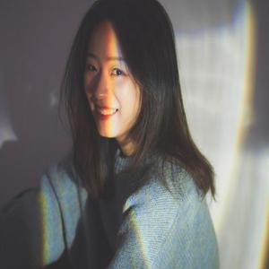 钟由希